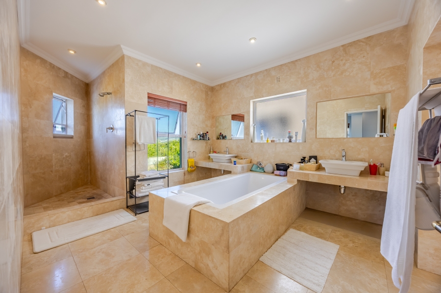 6 Bedroom Property for Sale in Vergesig Western Cape